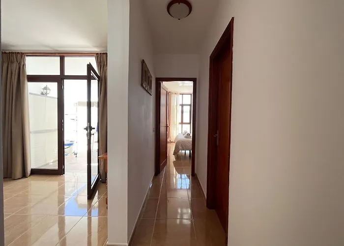 Casa Alpine - 2 Bedroom With Large Terrace דירה